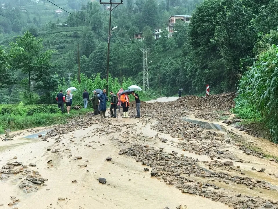 Rize’yi sel vurdu! Evleri su bastı  - 14