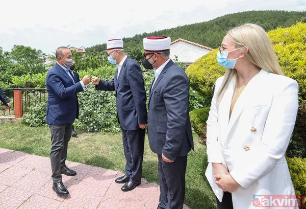 SON DAKİKA: Uluslararası ajanslar Çavuşoğlu ile Dendias'ın sarılmasını son dakika geçti - 19