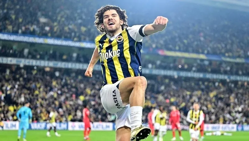 ferdi-kadioglunun-yeni-takimi-belli-oldu-yildiz-futbolcu-fenerbahceden-ayriliyor-1723565799442.jpeg