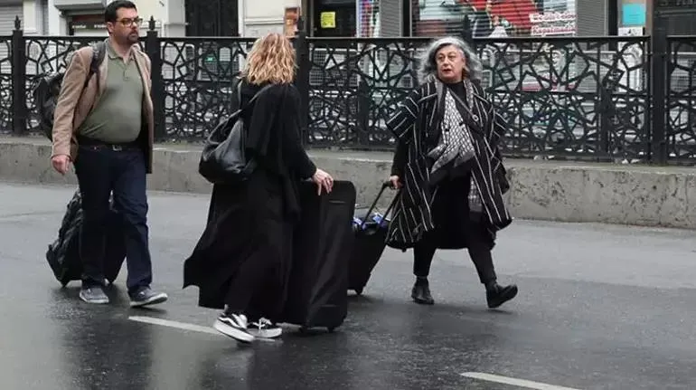 marjinal-ve-art-niyetli-gruplara-gecit-yok-sendika-temsilcileri-1-mayis-icin-taksimde-filistin-ve-gazze-unutul-1714545141645.jpeg Sendika temsilcileri Taksim'de Gazze unutulmadı! 1 Mayıs provokasyonu: CHP kışkırttı provokatörler kaldırım taşı söküp polise saldırdı-8