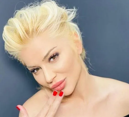 Songül Karlı alelade salladı anında linci yedi kaldı! Göz göre göre 'Gram makyaj yok' dedi yanıt gecikmedi 'yarım kilo var'-2