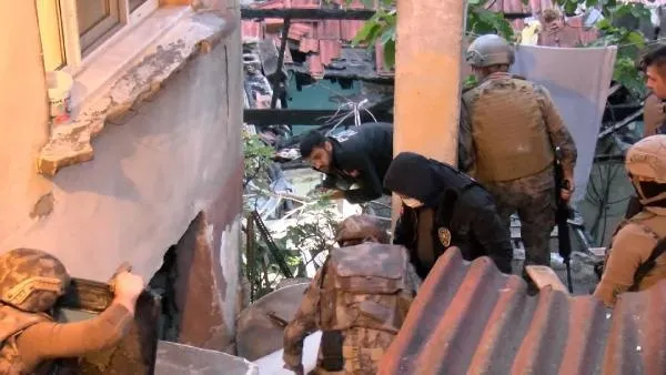 İstanbul'da uyuşturucu tacirlerine şafak baskını-1