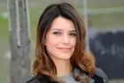 Beren Saat'e rekor ücret!