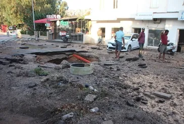 CHP'li Bodrum Belediyesi'nde altyapı rezaleti! İsale hattı patladı: İş yerlerini su bastı araçlar hasar gördü
