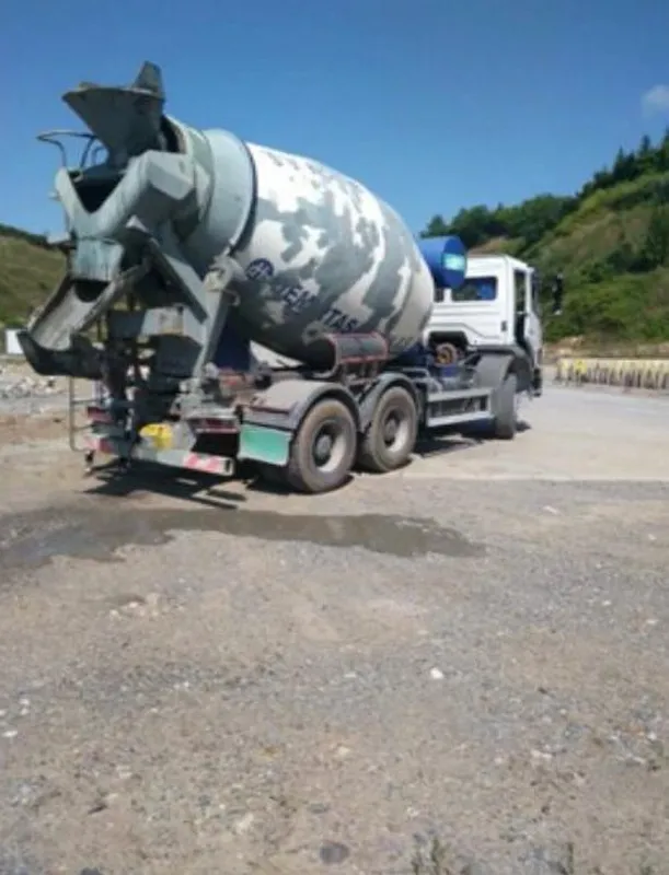 İnsan hayatını hiçe saydılar! Beton mikseriyle yarış yaptılar-1