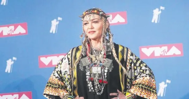 Madonna otur sıfır!