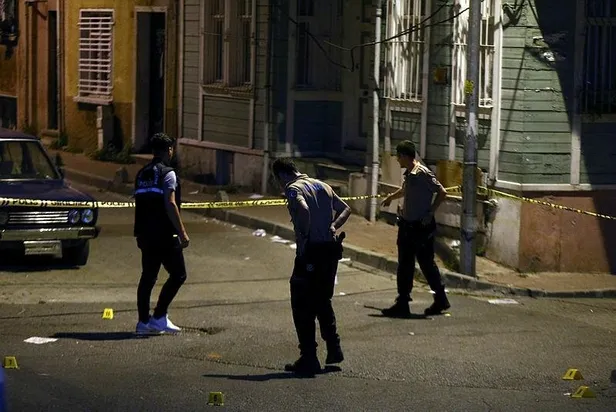 İstanbul Fatih'te korkunç olay! Sokak ortasında 18 yaşındaki bir genç öldürüldü-2