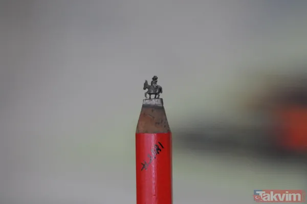 İnternetten görüp başladı! 7 yıldır kurşun kalem ucuna figürler işliyor! 200'ün üzerinde çalışması var - 20