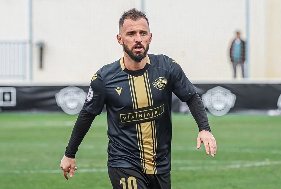 Emre Çolak futbolu bırakmadığını duyurdu!