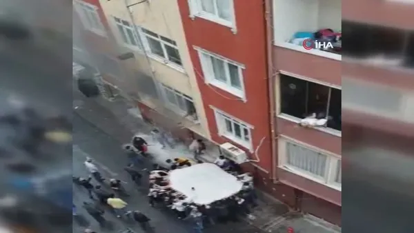 istanbul-esenlerde-can-pazari-carsafa-atlayarak-yanmaktan-kurtuldular-1634048433553.jpg İstanbul Esenler'de can pazarı! Çarşafa atlayarak yanmaktan kurtuldular-4
