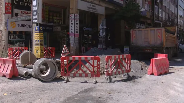 bakirkoyde-bitmeyen-alt-yapi-calismasi-esnafi-bezdirdi-1597221223901.jpg