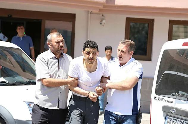 15 Temmuz'da milletin üstüne bomba yağdıranlara övgüler dizen Hakan Karakuş'a 79 kez ağırlaştırılmış müebbet hapis cezası