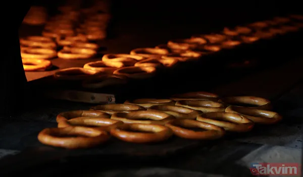 Rize Simidi Nasıl Yapılır? Malzemeler: 500 G Un, 250 Ml Su, 10 G Tuz, 5 G Kuru Maya, Yarım Su Bardağı Pekmez Yapılışı: Maya Suda Açılır Ve Tüm Malzemeler...