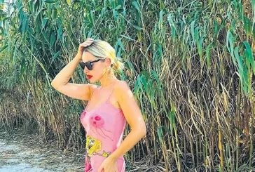 Hadise'nin Sünger Bob'lu transparan elbisesinin fiyatı dudak uçuklattı! Bunlar nasıl paralar...
