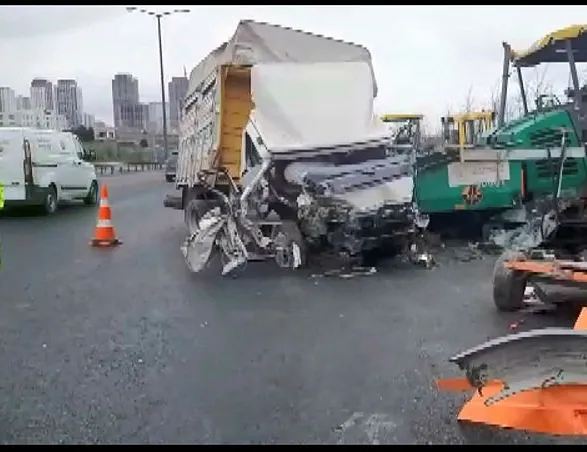 TEM’de freni patlayan kamyon kontrolden çıktı