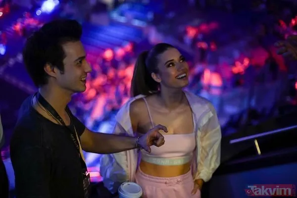 Afra Saraçoğlu ile Mert Ramazan Demir teknede dudak dudağa yakalandı! Yılın aşkından ilk görüntü ortalık yıkıldı Yalı Çapkını aşıkları... - 37