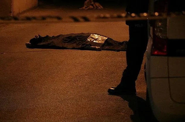 İstanbul Maltepe'de 3. kattan düşen kişi öldü