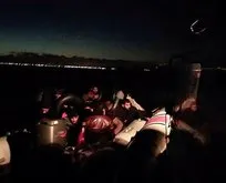 Lastik bot ile Yunanistan’a yasa dışı yollardan geçmek isteyen 16 düzensiz göçmen yakalandı