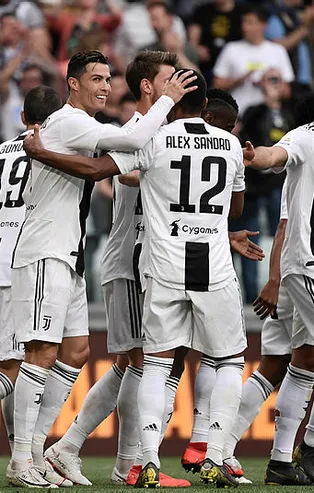 Juventus üst üste 8. kez şampiyon oldu