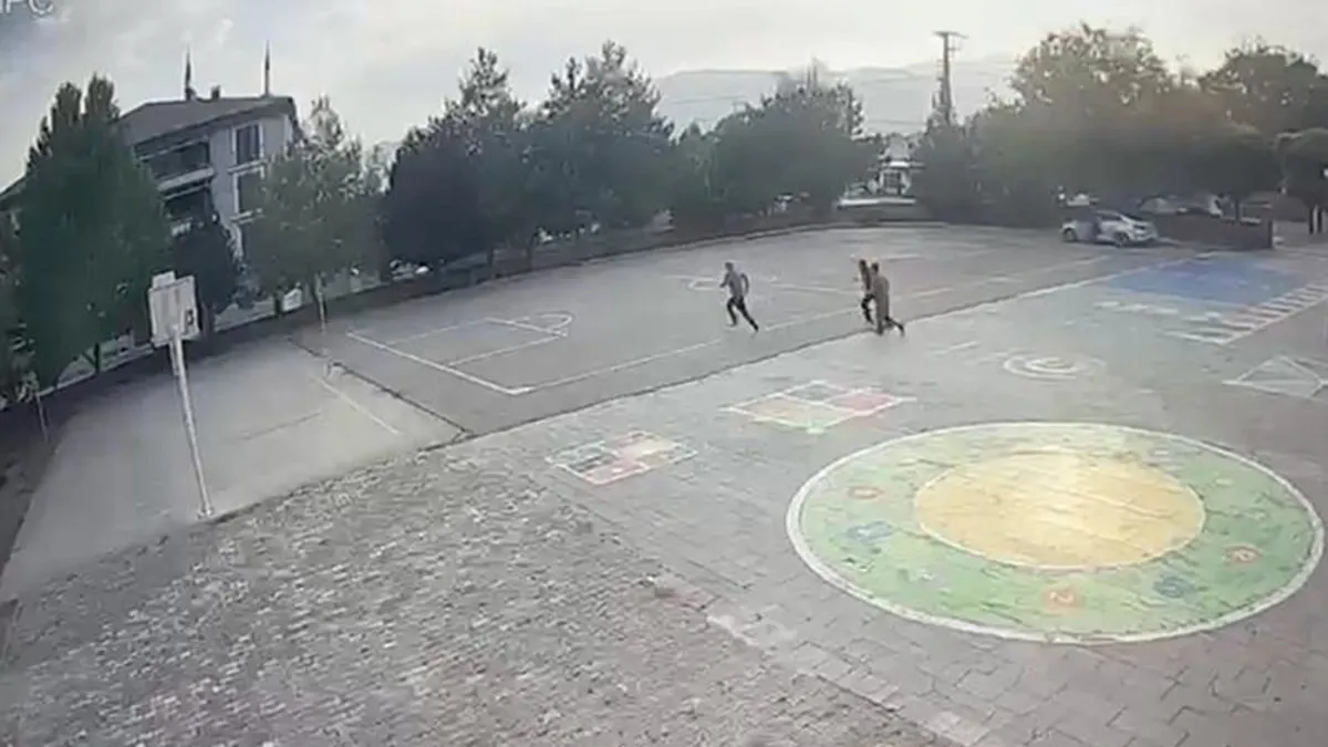 Okul müdüründen hayat kurtaran müdahale