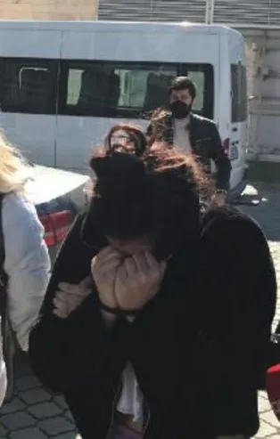 Sosyal medya canlı yayınında Bitlis şehitlerine hakaret ettiği öne sürülen genç kız gözaltına alındı!