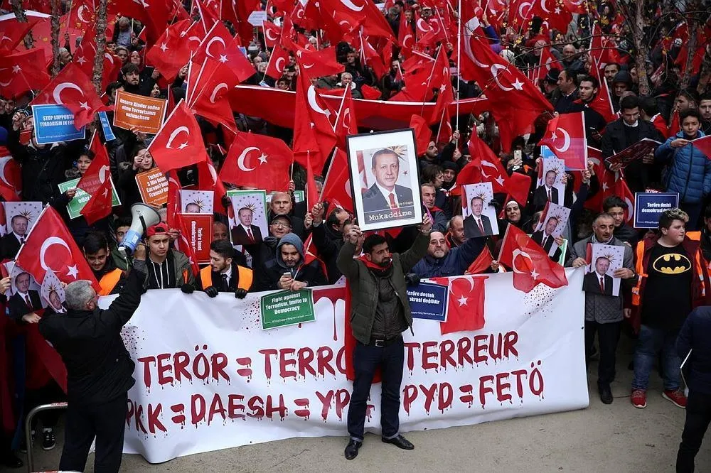 Avrupa'daki Türkler meydanlara indi!-5