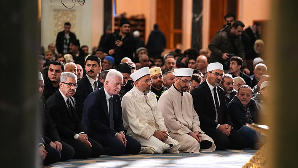 Af ve mağfiret kapısı aralandı! Berat Kandili dualarla idrak edildi