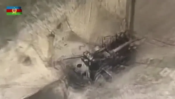 Azerbaycan ordusu Ermeni birliklerini dağıtmaya devam ediyor! 2 tank yok oldu