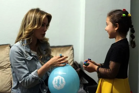 Gamze Özçelik Suriyeli aileyle iftar yaptı-4