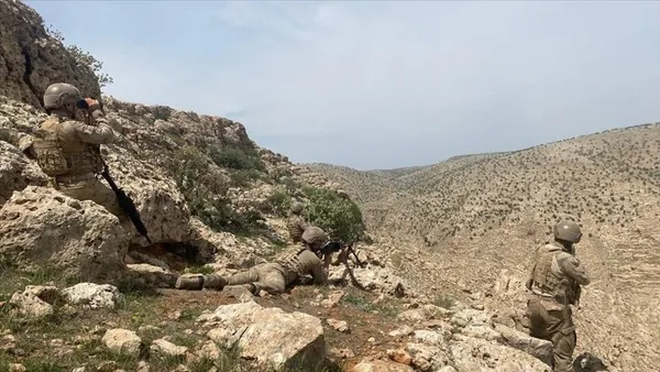 turkiye-pkkyi-vuruyor-hdp-kuzey-iraka-talimat-almaya-gidiyor-2018den-bu-yana-100e-yakin-ziyaret-1652944731053.jpg Türkiye PKK'yı vuruyor! HDP Kuzey Irak'a talimat almaya gidiyor! 2018'den bu yana 100'e yakın ziyaret-2