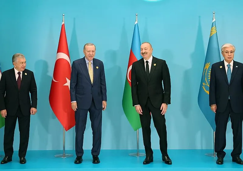 Başkan Erdoğan aile fotoğrafına katıldı. (AA)