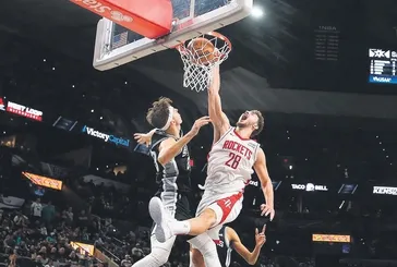 Milli basketbolcumuz Alperen Şengün herkesi büyüledi! Şengün, sahayı Türkçe tezahüratla inletti