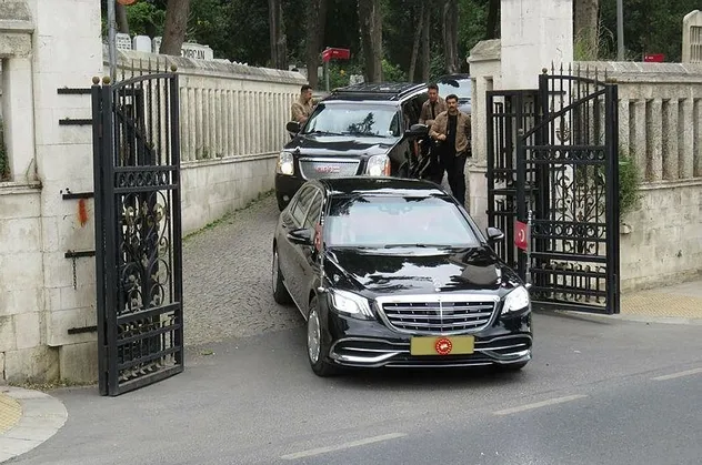 Başkan Erdoğan, annesi Tenzile ve babası Ahmet Erdoğan'ın mezarlarını ziyaret etti