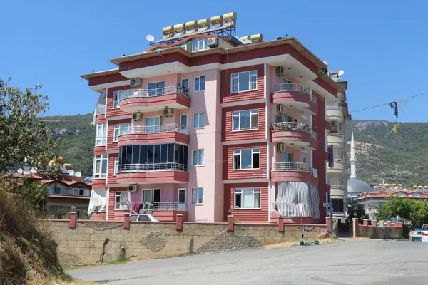 danimarkadan-alanyaya-gelen-gurbetci-aile-tapulu-dairelerinde-baskasinin-yasadigini-gorunce-soke-oldu-evimizde-1658927236793.jpg Danimarka'dan Alanya'ya gelen gurbetçi aile tapulu dairelerinde başkasının yaşadığını görünce şoke oldu: Evimizde oturamıyoruz uzaktan bakıyoruz-5