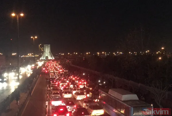 İran’da rejim karşıtları sokakta! "Düşmanımız burada, yalan yere ABD diyorlar" - 1