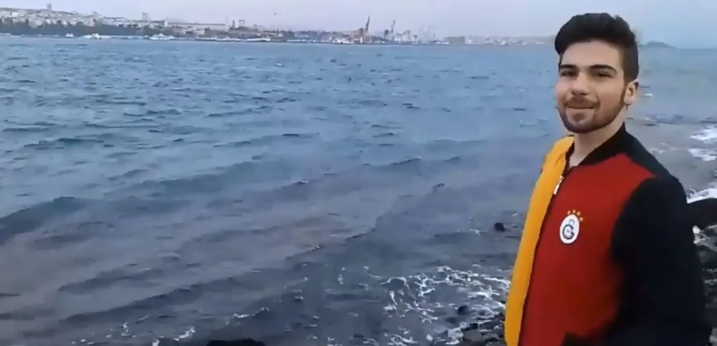 Sözünü tuttu denize atladı