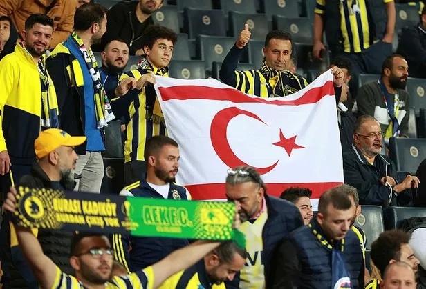 aek-larnacanin-konstantinapolis-provokasyonuna-fenerbahceden-yanit-kadikoy-izmir-marsi-ile-inledi-1665094207712.jpeg