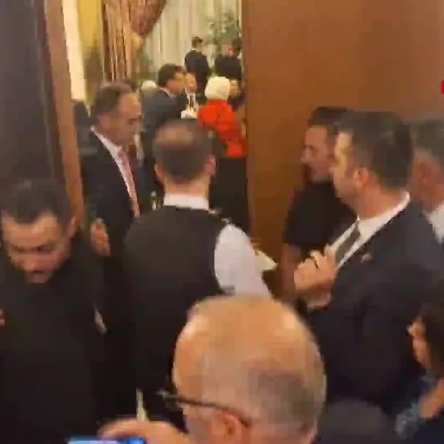Başkan Erdoğan CHP Lideri Özgür Özel ile görüşme gerçekleştirdi! İlk görüntüler!