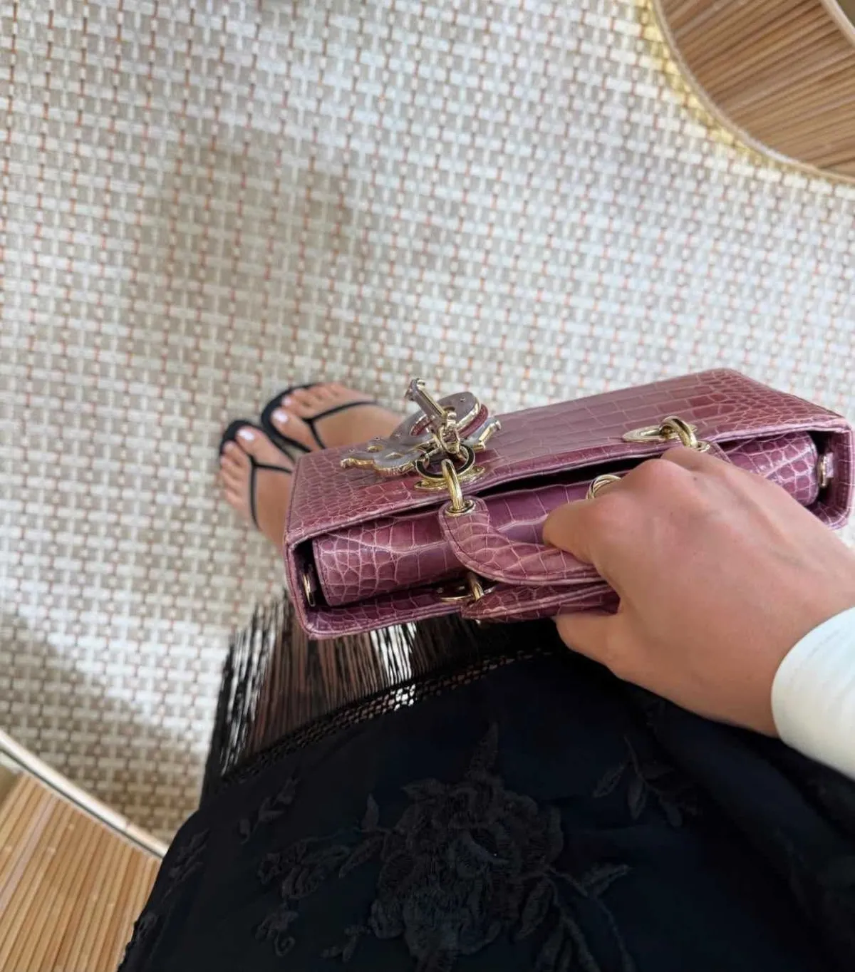 1790663535273.jpeg Esra Bilgiç'in 1.5 Milyonluk çantası