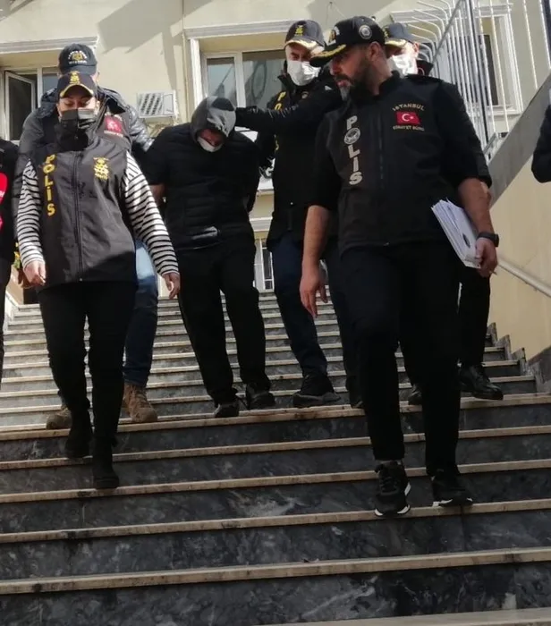 samuray-kilici-nedir-nasil-bir-sey-samuray-kilici-olayi-nedir-katana-kilici-ile-oldurulen-basak-cengizin-son-goruntuleri-ortaya-cikti-1636642968454.jpg Samuray kılıcı olayı nedir? Samuray kılıcı nedir, nasıl bir şey? Katana kılıcı ile öldürülen Başak Cengiz'in son görüntüleri ortaya çıktı!-3