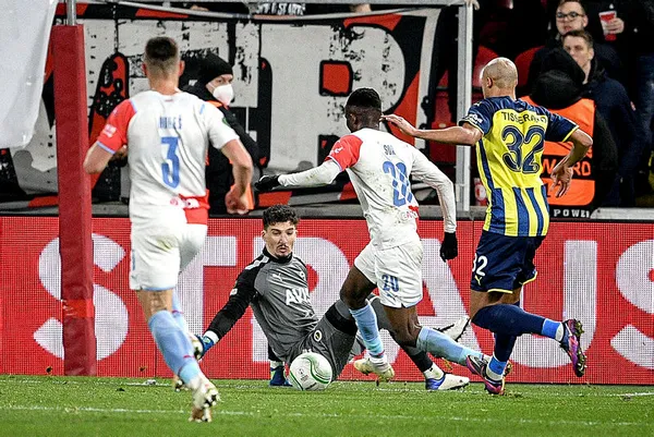 1645780145828.jpg Slavia Prag Fenerbahçe'ye futbol dersi verdi! İşte ibretlik tablo-6