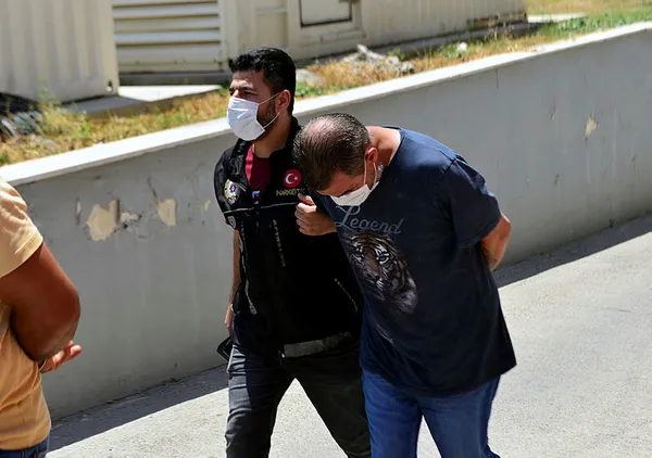 Adana'da uyuşturucu satıcılarına operasyon! Dizi oyuncusu da gözaltında-4