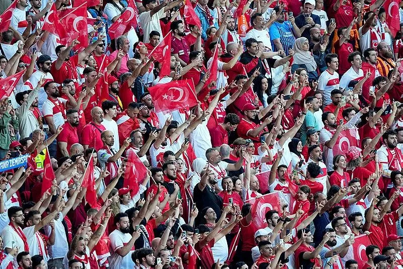 Başkan Erdoğan'dan Berlin dönüşünde uçakta önemli açıklamalar! Batı'ya bozkurt tepkisi: "Tamamen siyasi bir karar"-2