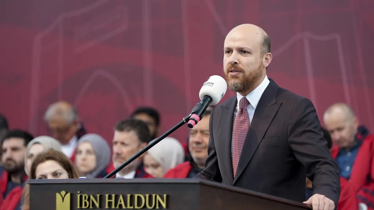 İbn Haldun Üniversitesi'nde mezuniyet coşkusu: Başkan Erdoğan'dan Türkiye Yüzyılı mesajı