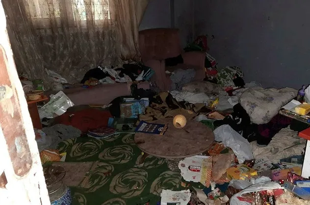 Gebze'de çöp ev görenleri şaşkına çevirdi! Evden tam 5 kamyon çöp çıkarıldı