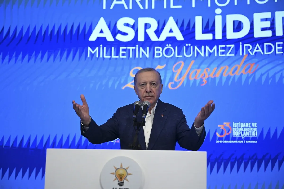 baskan-erdogandan-sakaryada-manifesto-gibi-konusma-israili-titretecek-sozler-ak-parti-teskilatina-uyari-meydan-1782650850386.jpeg Başkan Erdoğan'dan Sakarya'da manifesto gibi konuşma! İsrail'i titretecek sözler | AK Parti teşkilatına uyarı: Meydanın hakkını verin-4