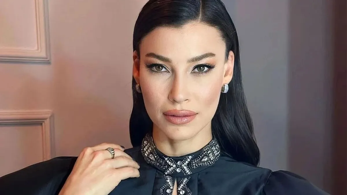 Müjde Uzman yakışıklı oyuncuyla aşk mı yaşıyor?