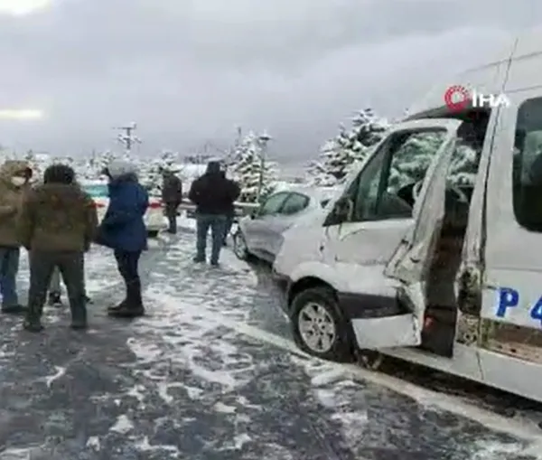 son-dakika-tem-savas-alanina-dondu-kaza-ani-saniye-saniye-kaydedildi-1613558262281.jpg SON DAKİKA: TEM savaş alanına döndü! Kaza anı saniye saniye kaydedildi-5