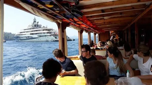 Jeff Bezos’un lüks yatı Ege Denizi'nde tüm dikkatleri üzerine çekti!-3