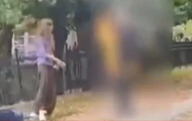 stockholmde-skandal-baskan-erdogani-hedef-aldilar-turkiyeden-sert-tepki-1696063746538.jpg Stockholm'de skandal! Başkan Erdoğan'ı hedef aldılar... Türkiye'den sert tepki-2